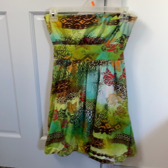 Adorable strapless dress - Picture 3 of 4